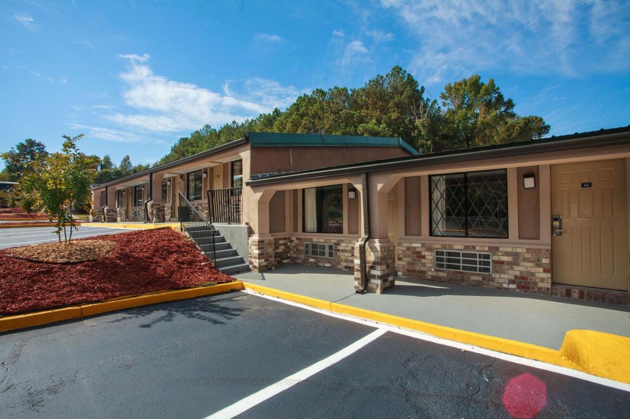 Travelodge By Wyndham Macon West Экстерьер фото
