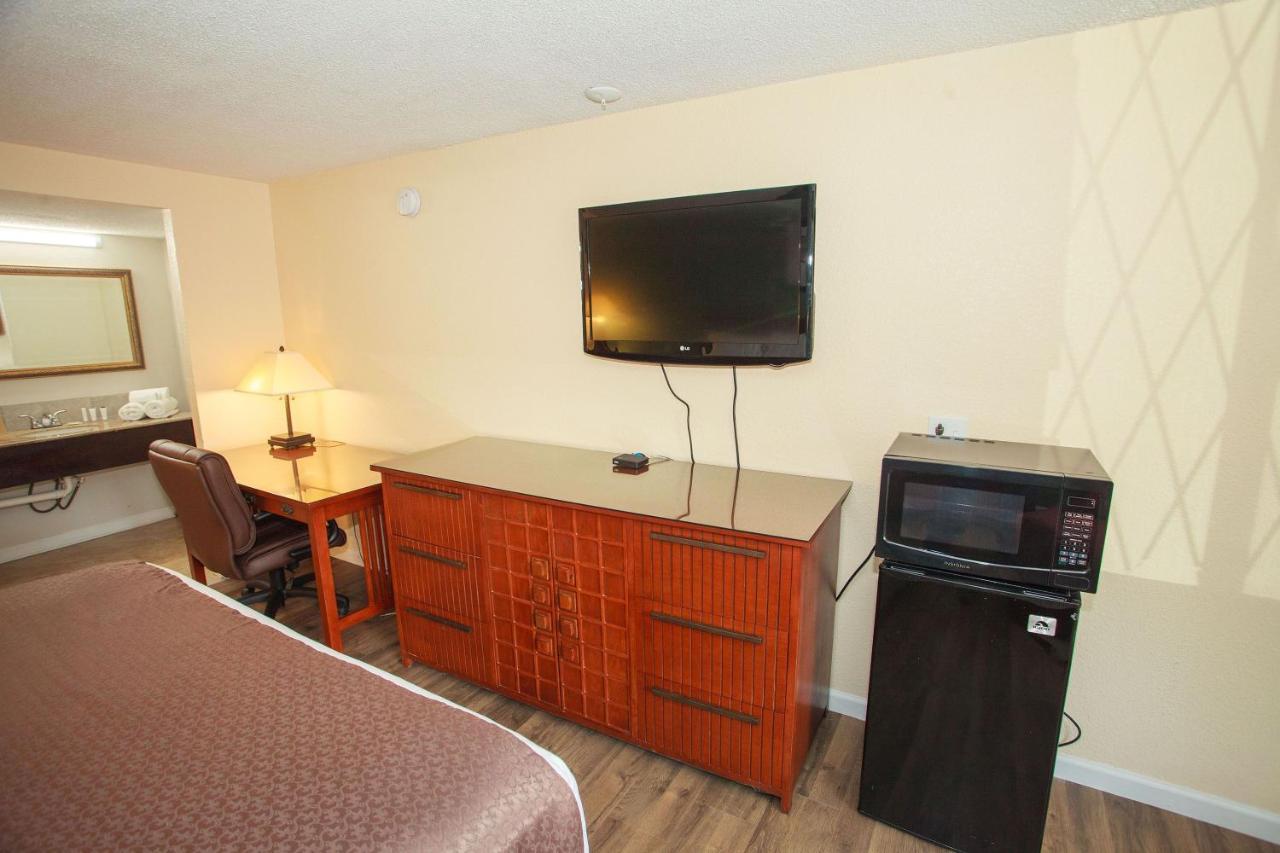 Travelodge By Wyndham Macon West Экстерьер фото