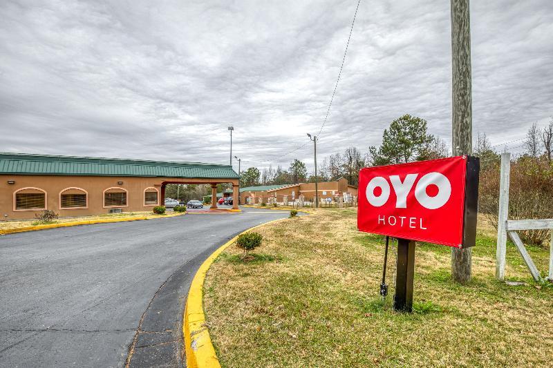 Travelodge By Wyndham Macon West Экстерьер фото